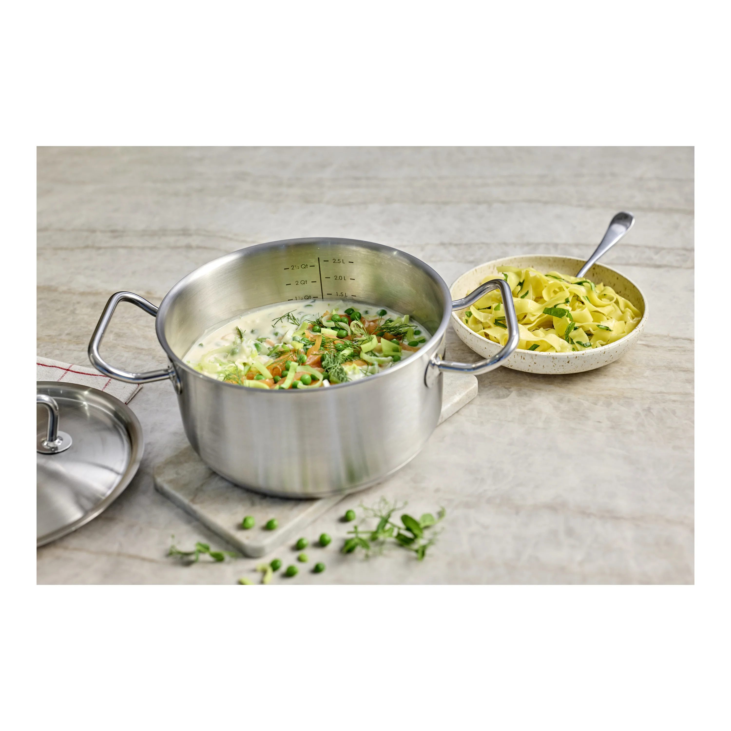 Classic Pro 3, Kookpan met deksel 16 cm / 1,5 l, large 8